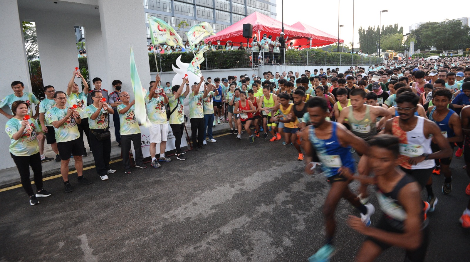 阔别3年义山行 吸引逾3000人跑古迹